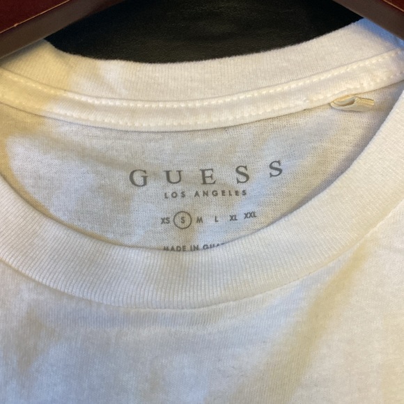 Unisex Guess T-Shirt - Picture 2 of 3
